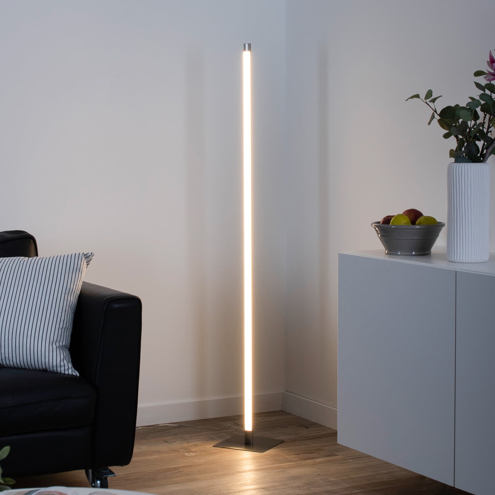 LED gulvlampe Bella dimbar med berøringsdimmer stål 150 cm bakside