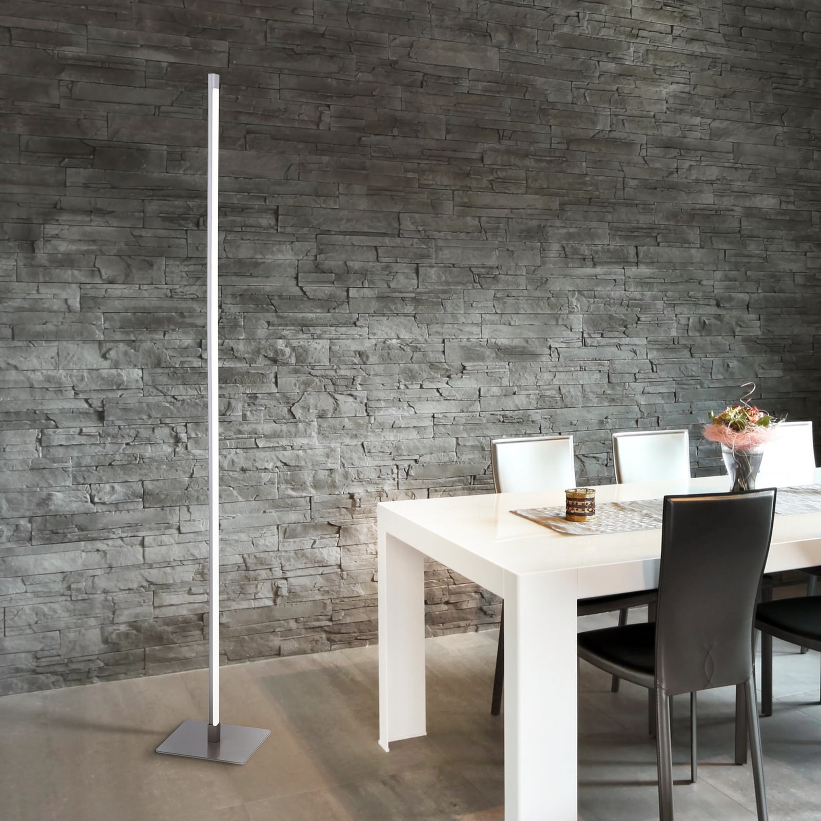 LED gulvlampe Bella dimbar med berøringsdimmer stål 150 cm detalj berøringsdimmer