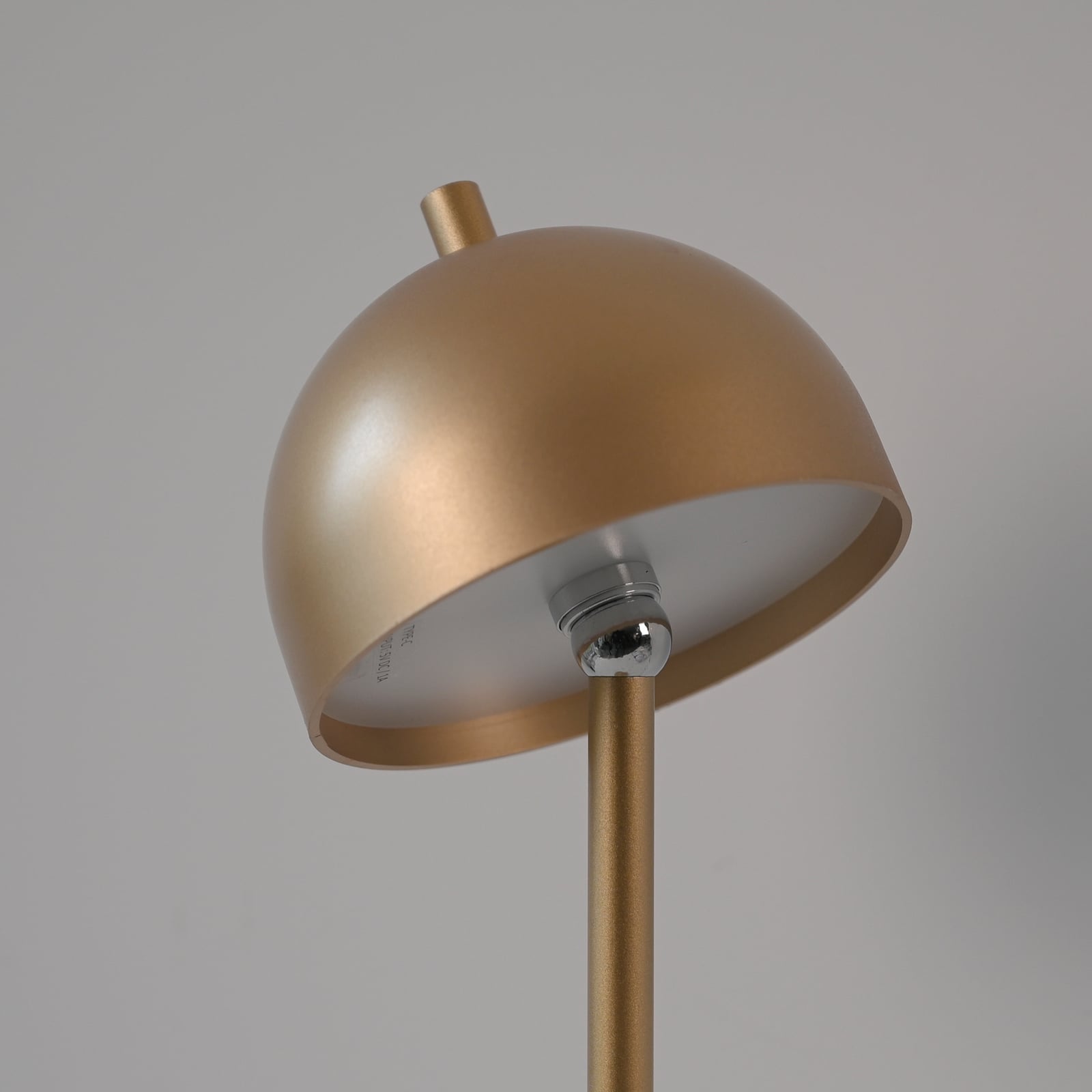 Nærbilde av touchdimmer på LED gulvlampe Bellies