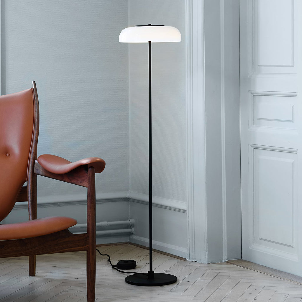 LED gulvlampe Blossi Floor Ø29 cm dimbar svart/hvit forfra