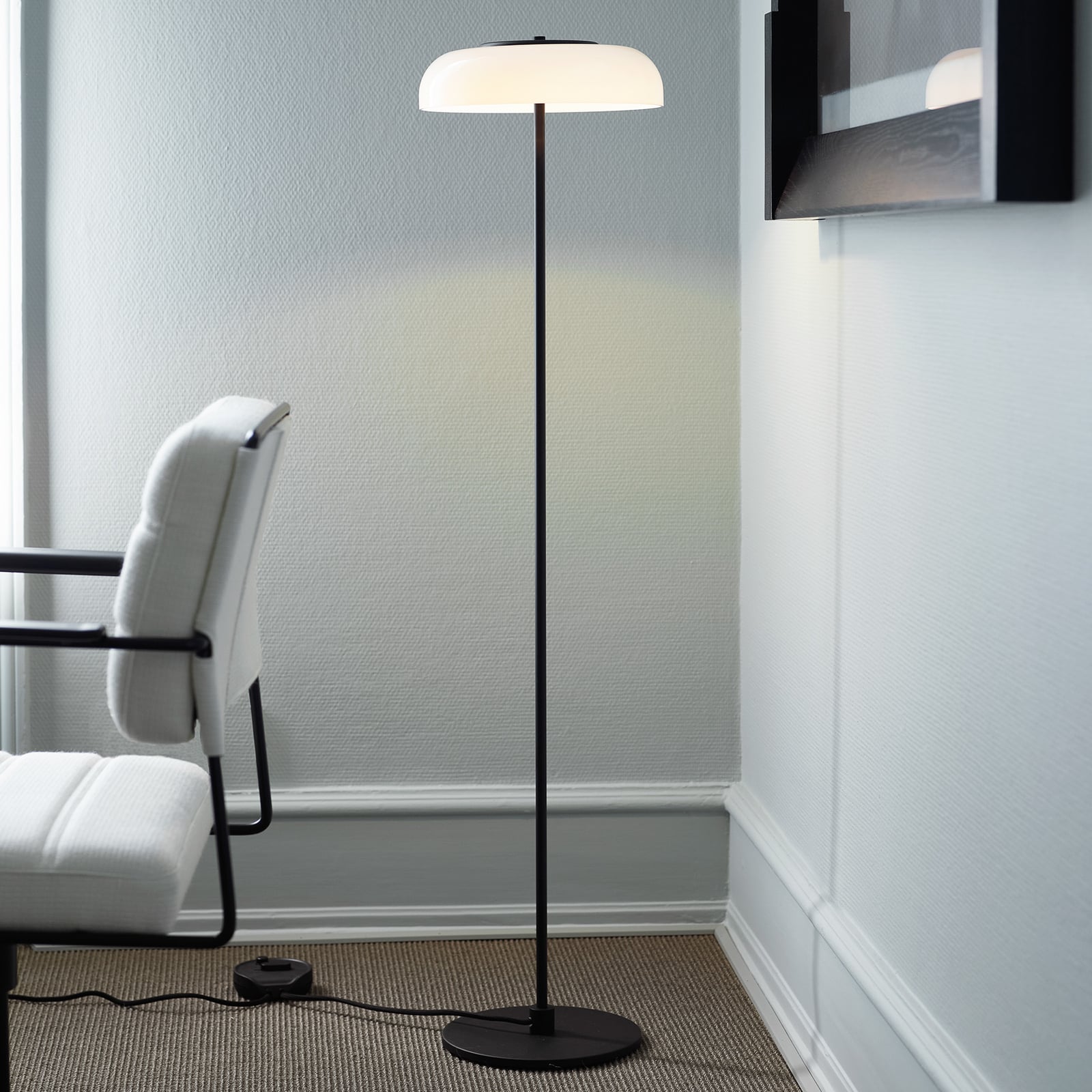 LED gulvlampe Blossi Floor Ø29 cm dimbar svart/hvit bryter