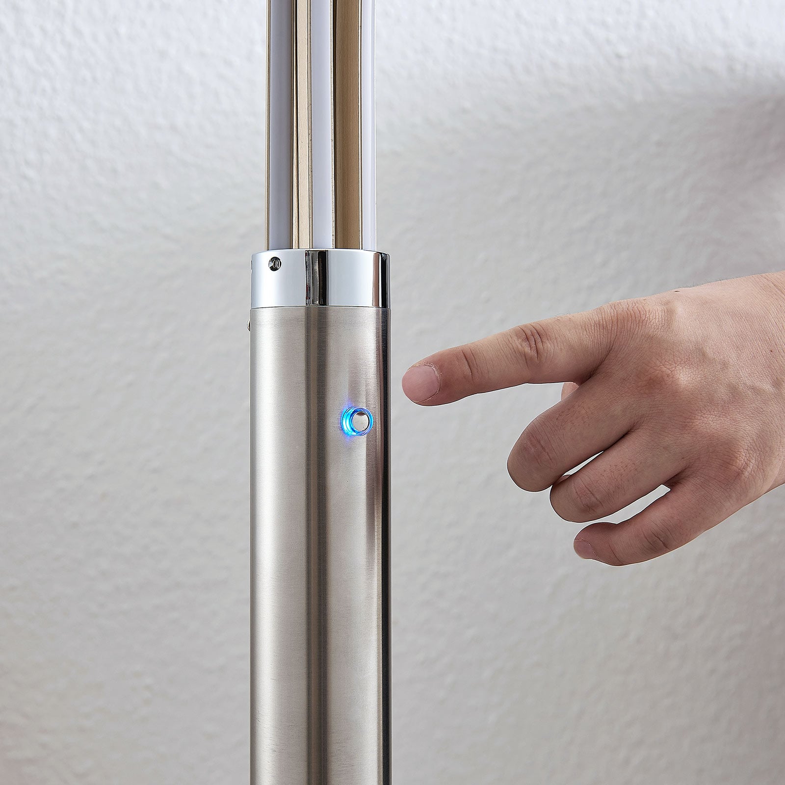 LED gulvlampe Boba 5-armet aluminium matt nikkel fra siden