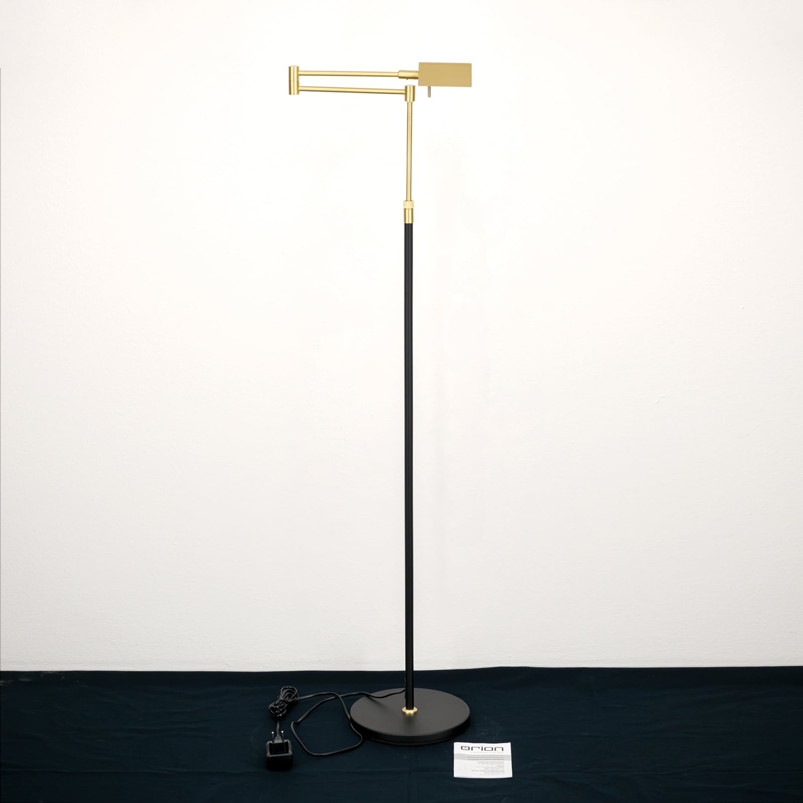 LED gulvlampe Boston berøringsdimmer svart/messing med slank design