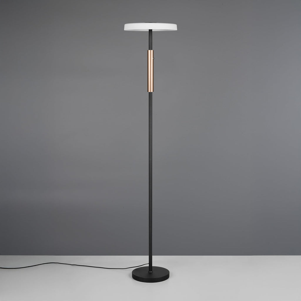 Nærbilde av lampefot på LED gulvlampe Celeste