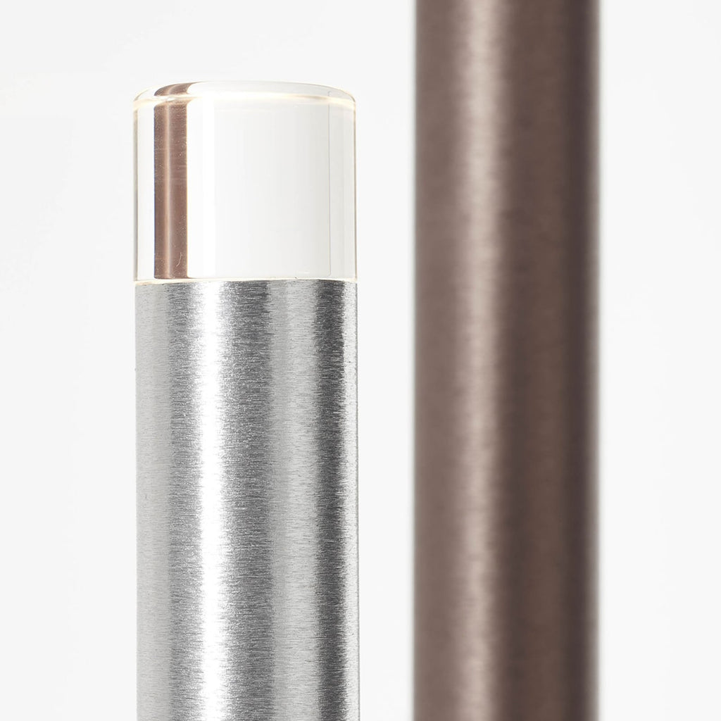LED gulvlampe Cembalo 5-lys dimbar aluminium/brun nærbilde av fotdimmer