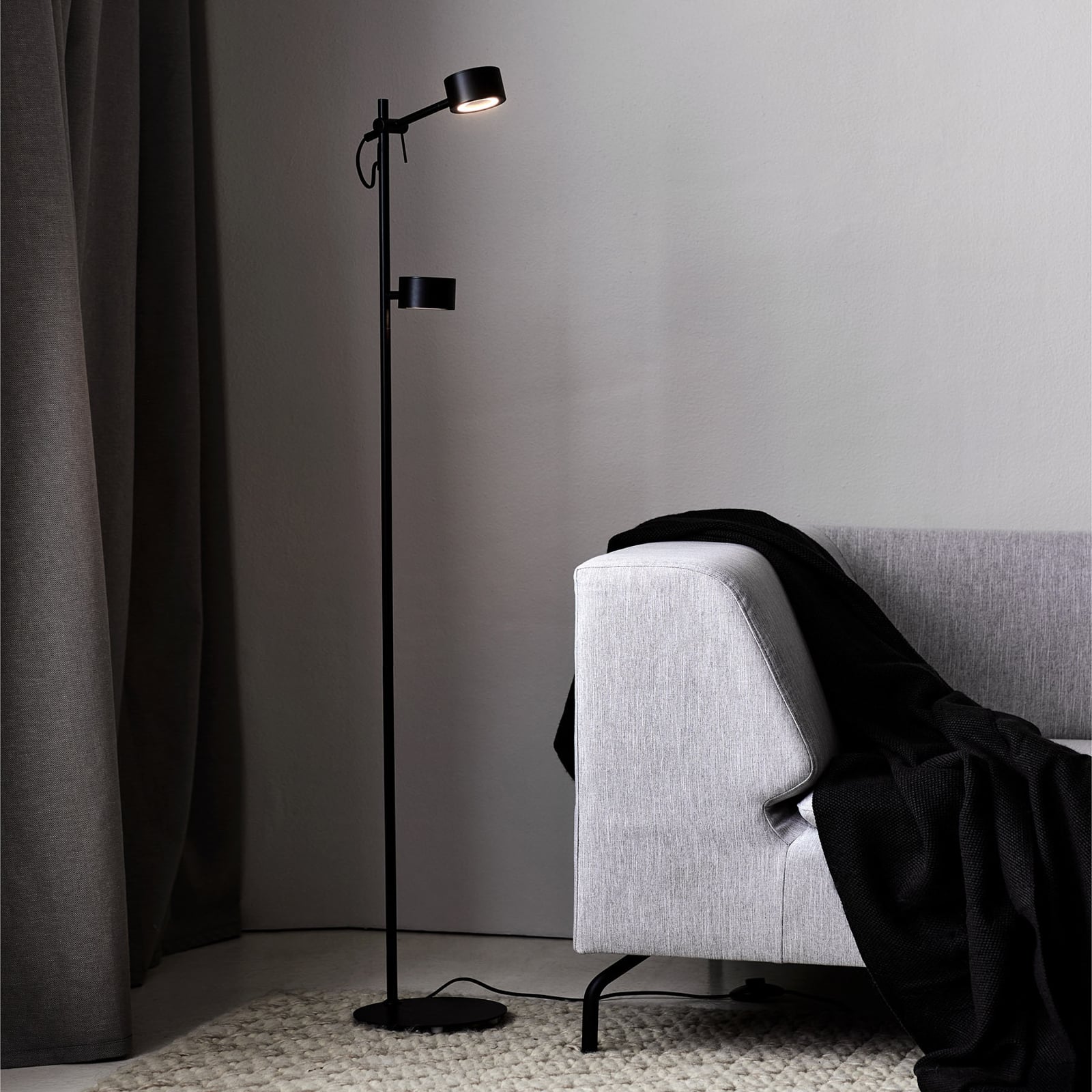 LED gulvlampe Clyde 2-lys dimbar svart 138 cm varmhvit forfra