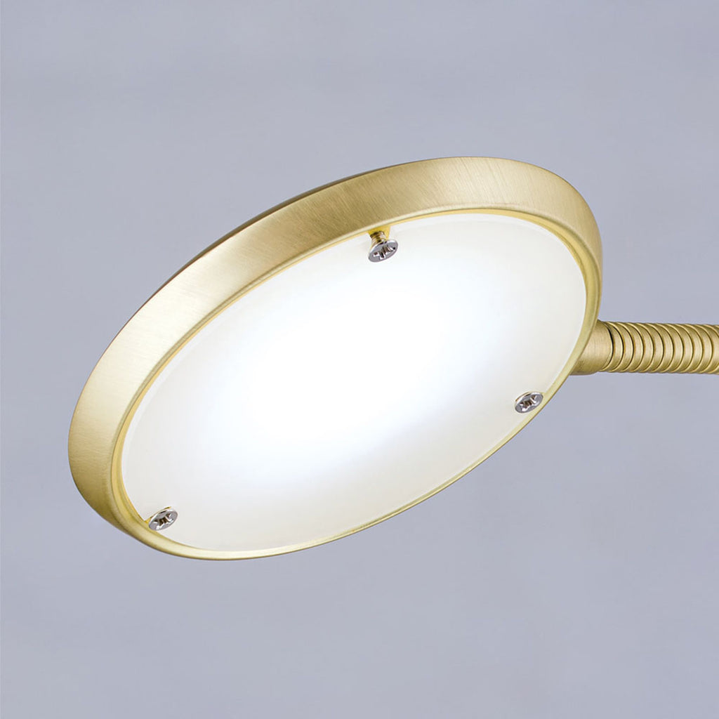 LED gulvlampe Cobra 2-lys matt messing dimbar CCT - ORION montert i stue