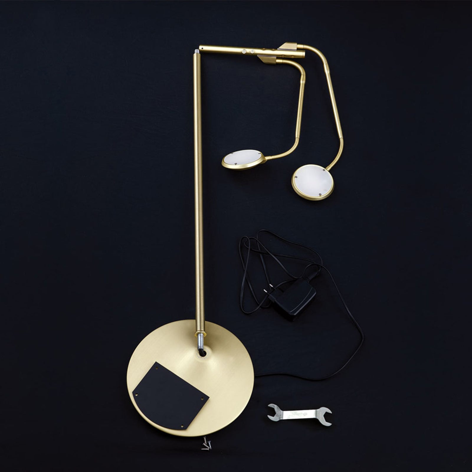 LED gulvlampe Cobra 2-lys matt messing dimbar CCT - ORION bryter