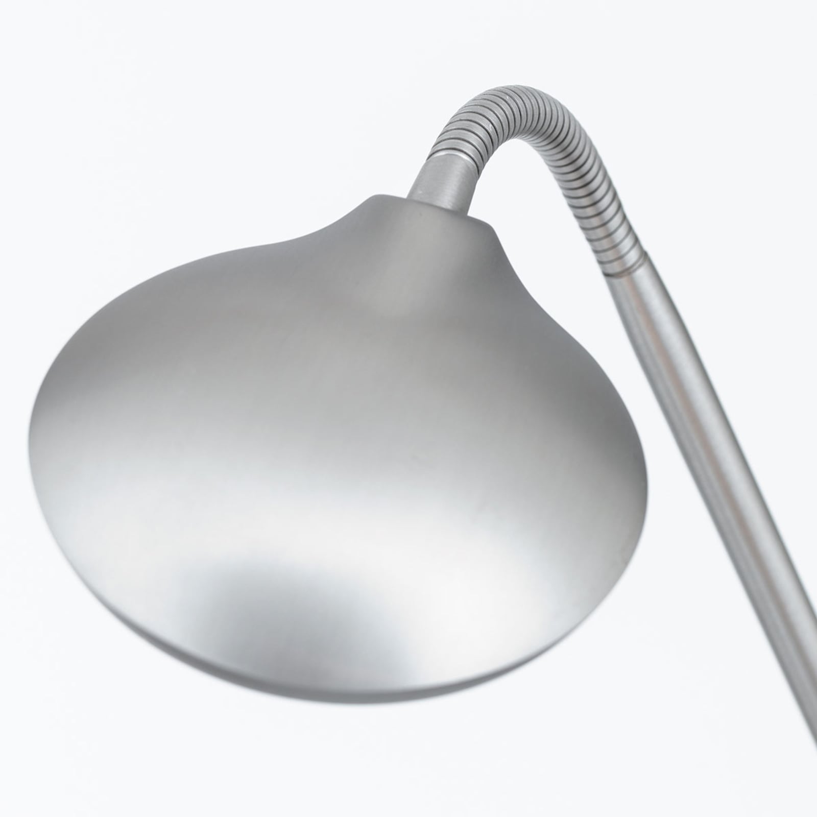 LED gulvlampe Cobra matt nikkel CCT dimbar 6W nærbilde av bryter
