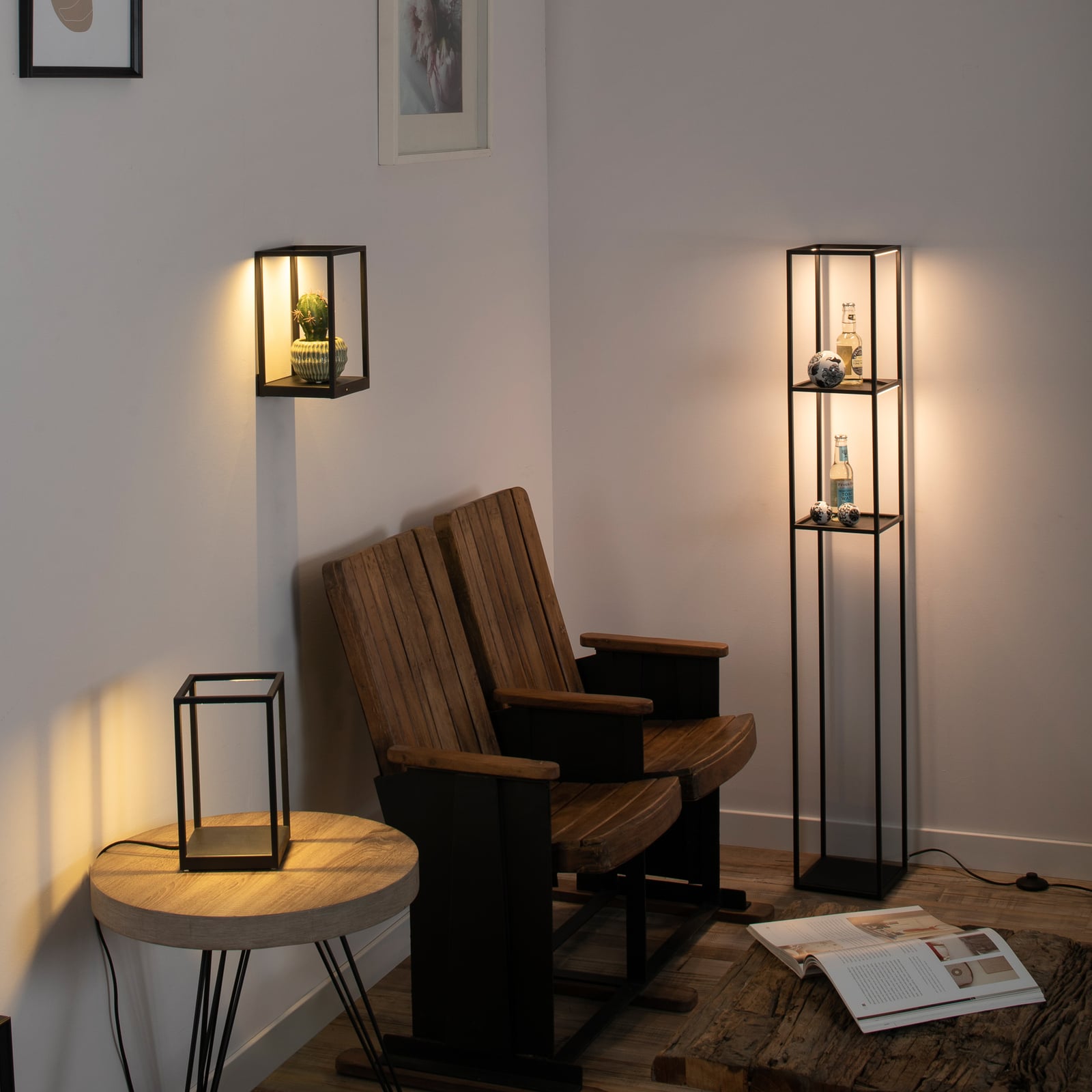 LED gulvlampe Contura dimbar matt svart 140 cm sett fra siden