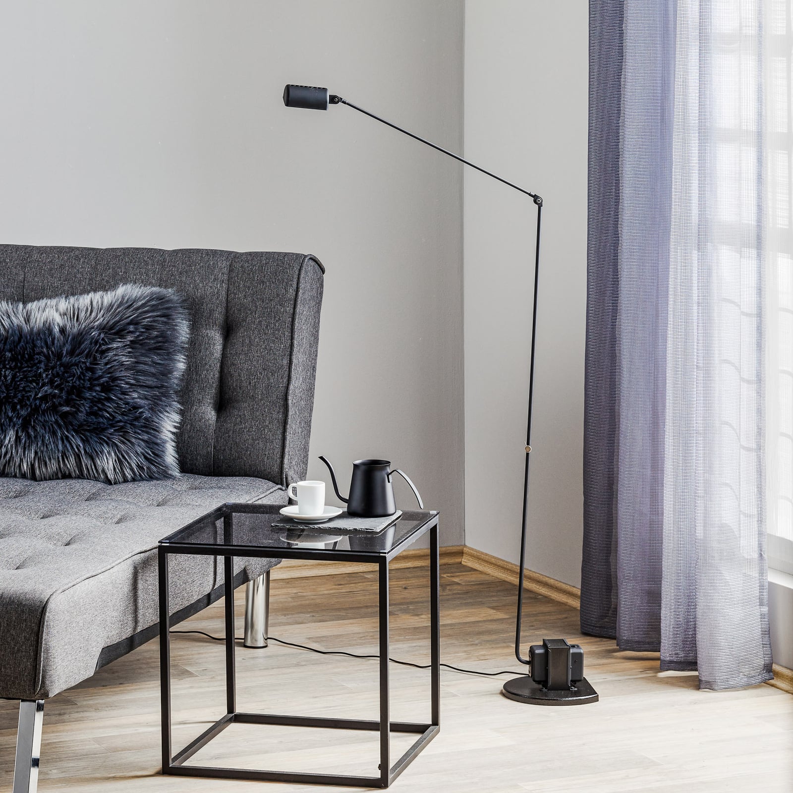 Detalj av LED gulvlampe Daphine dimbar svart stål