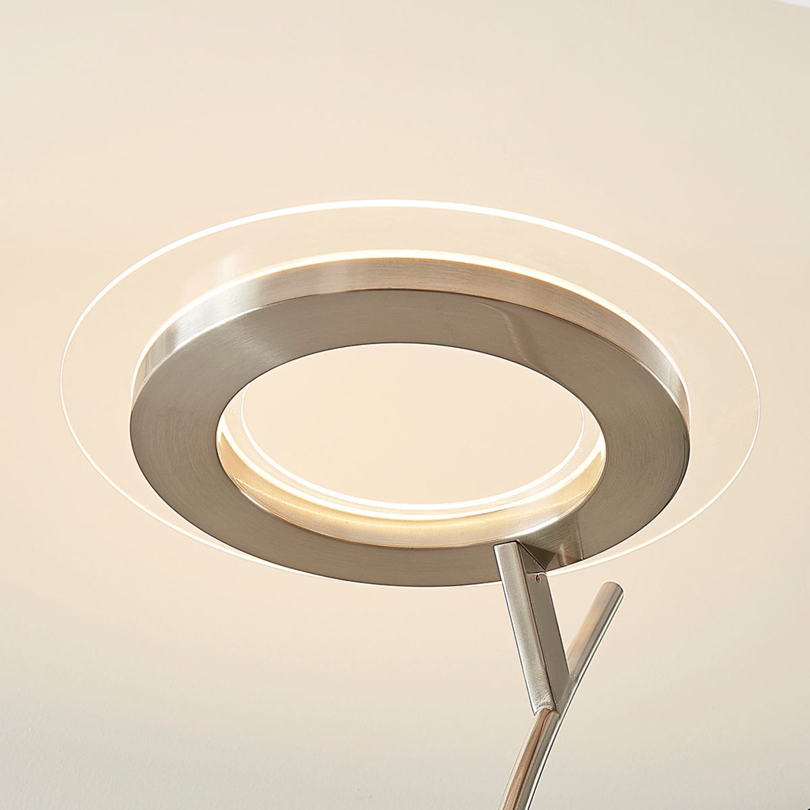 LED gulvlampe Darion dimbar grå metall med slått på lys