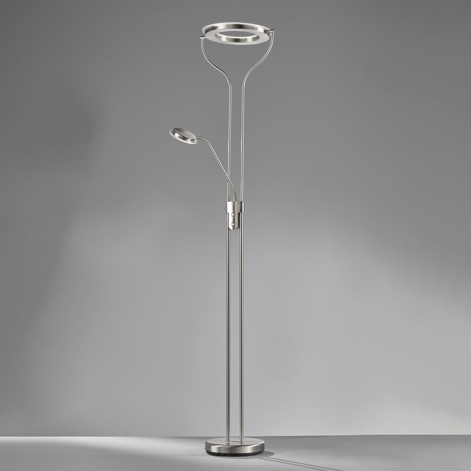 LED gulvlampe Davos matt nikkel dimbar CCT montert i stue