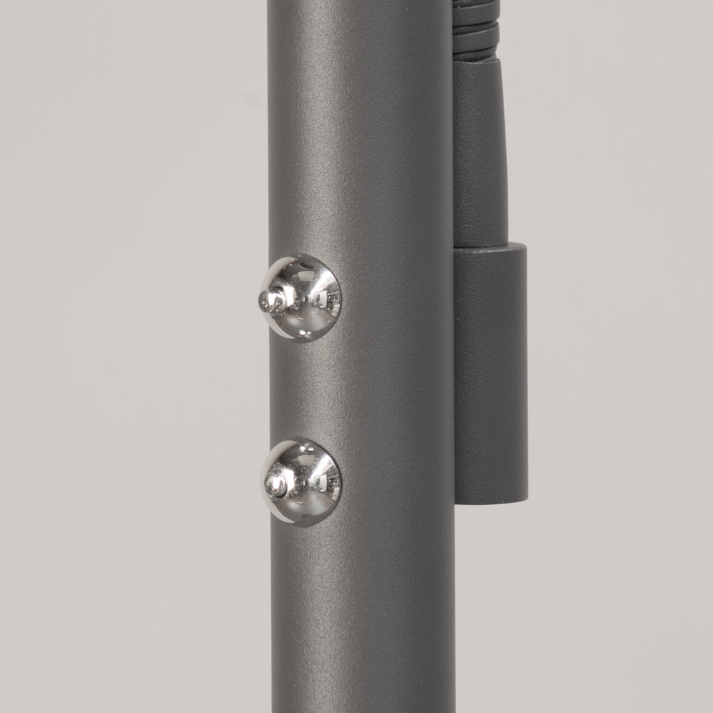 Montert LED gulvlampe Dent 2-lys dimbar CCT metall og glass i rom