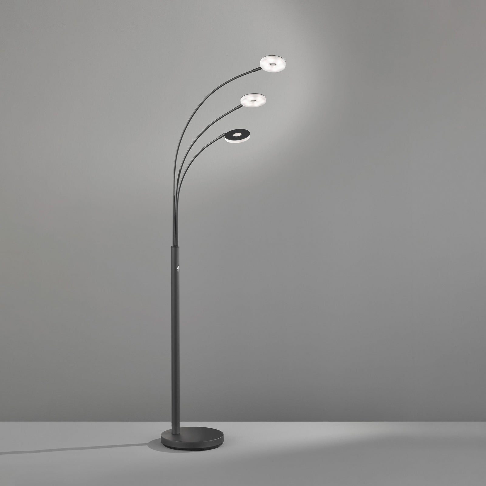LED gulvlampe Dent 3-lys dimbar CCT svart 185 cm montert i rom