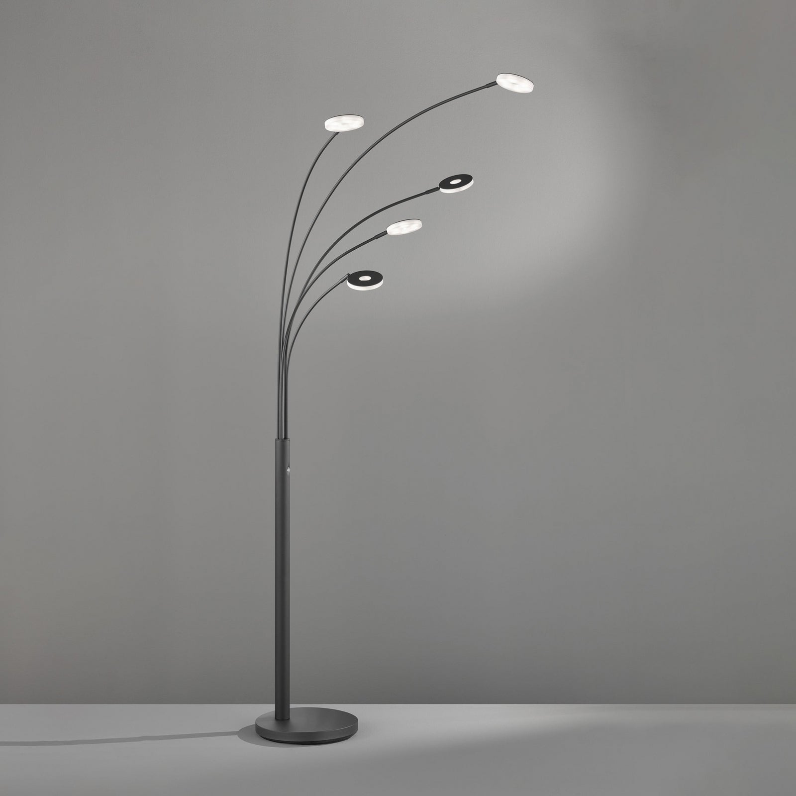 Montert LED gulvlampe Dent 5-lys svart CCT dimbar 225 cm i rom