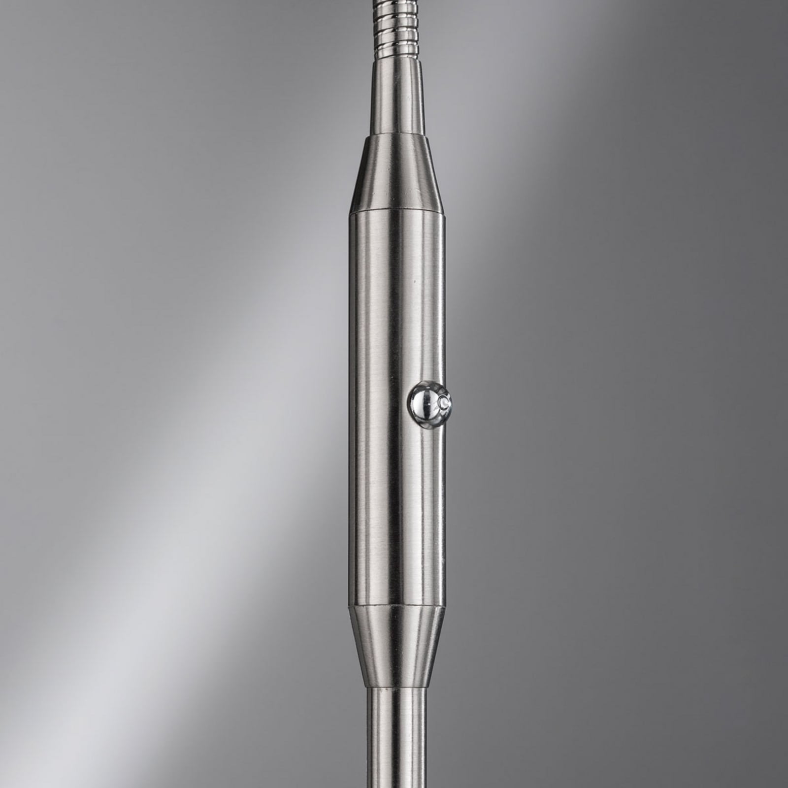 Sidevisning av LED-gulvlampe Dent CCT dimbar matt nikkel