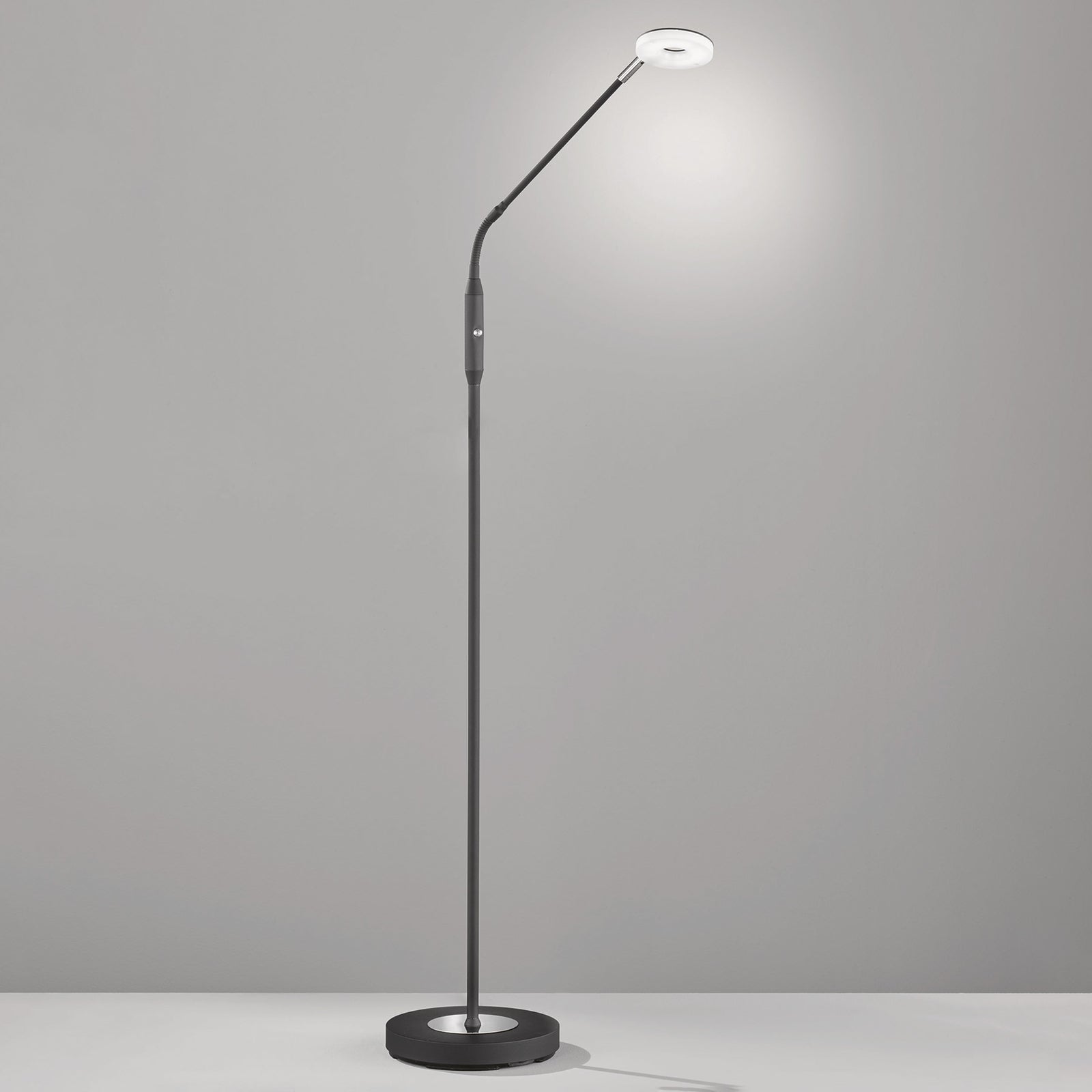 LED gulvlampe Dent dimbar CCT svart 150 cm 6W forfra