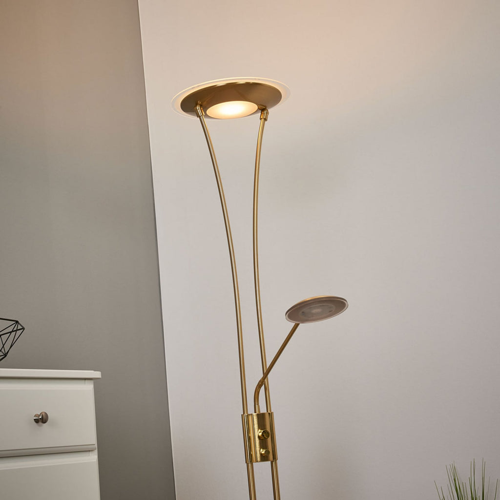 LED gulvlampe Eda opplys messing dimbar 180 cm nærbilde av leselys