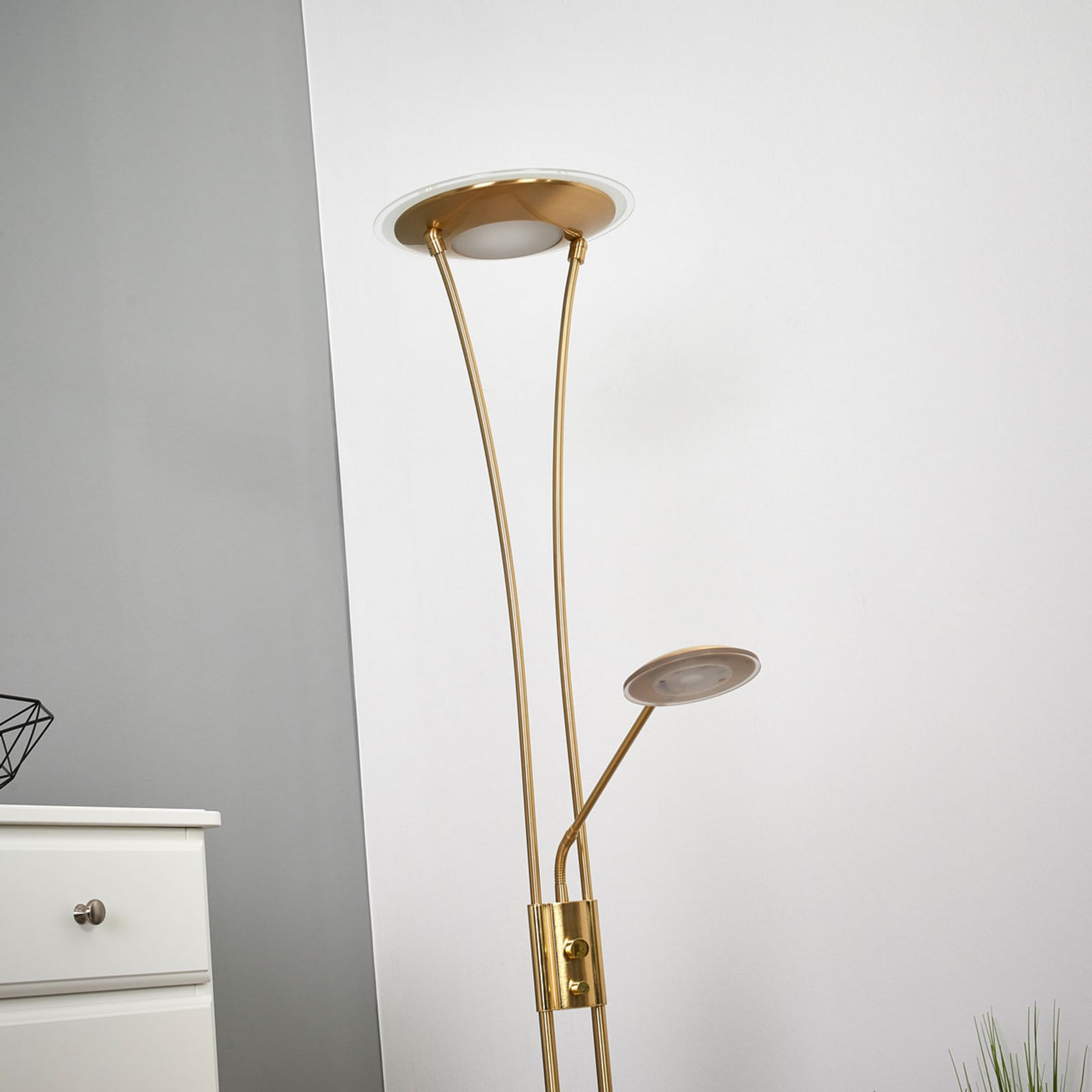 LED gulvlampe Eda opplys messing dimbar 180 cm lys oppover