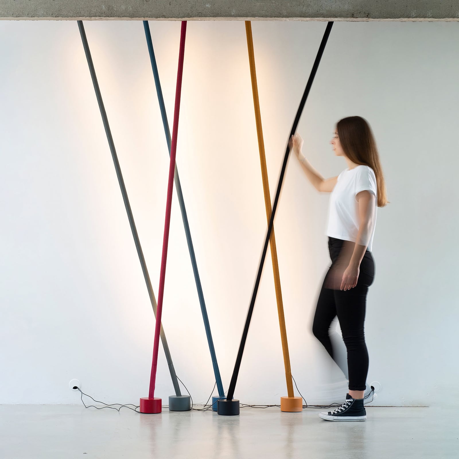 LED gulvlampe Elastica tekstilbånd dimbar rød 320 cm forfra