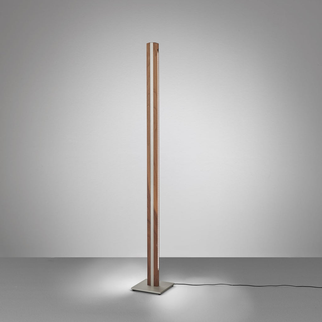 LED gulvlampe Elis dimbar valnøtt/nikkel forfra