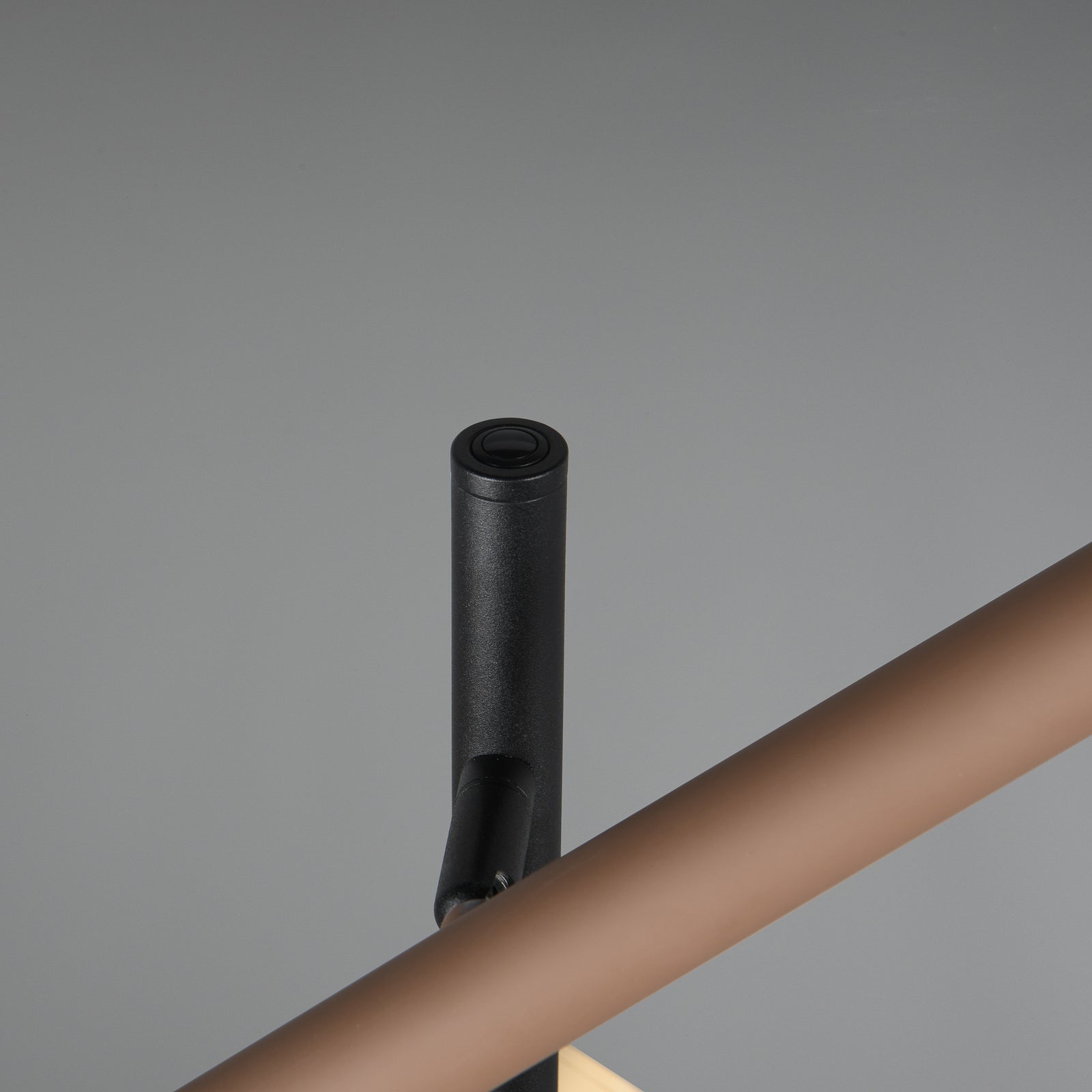 LED gulvlampe Fiato 3-lys svart matt dimbar 150 cm nærbilde av berøringsdimmer