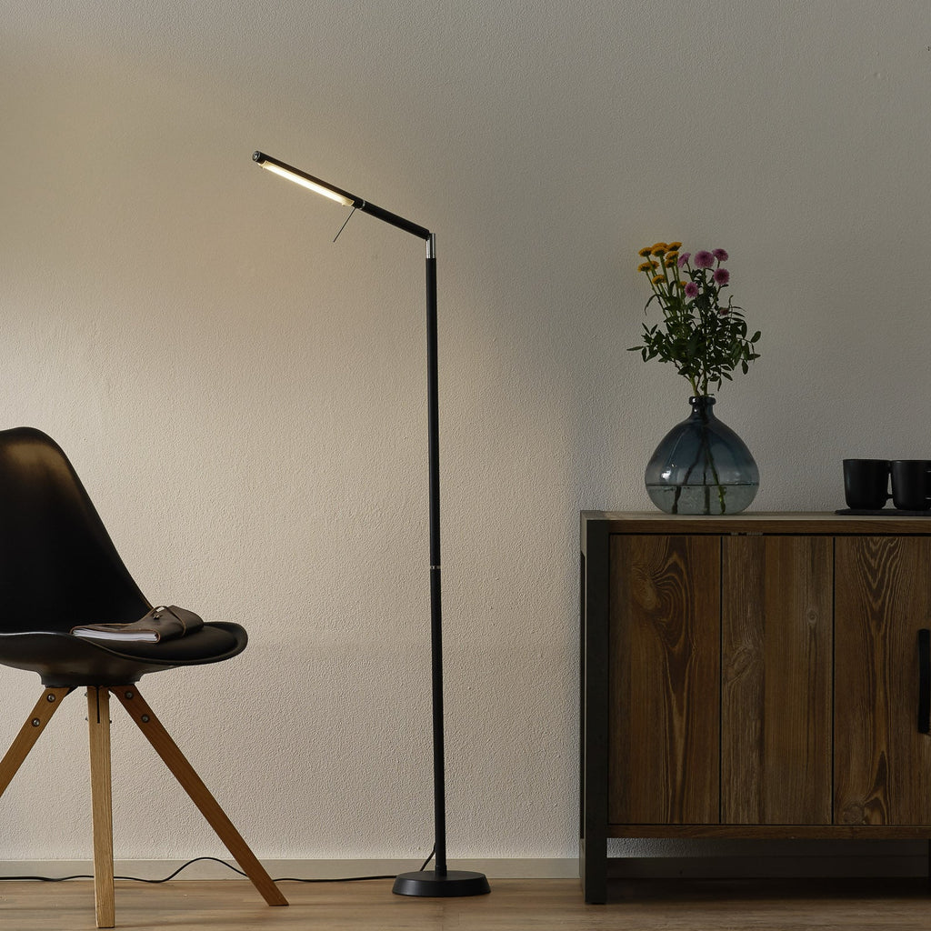LED gulvlampe Filigran dimbar svart matt metall forfra