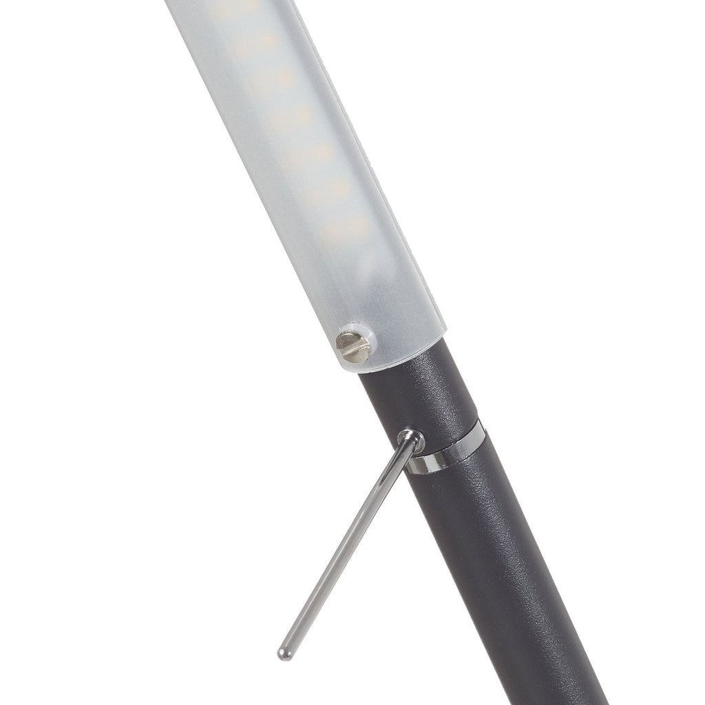 LED gulvlampe Filigran dimbar svart matt metall lys slått på