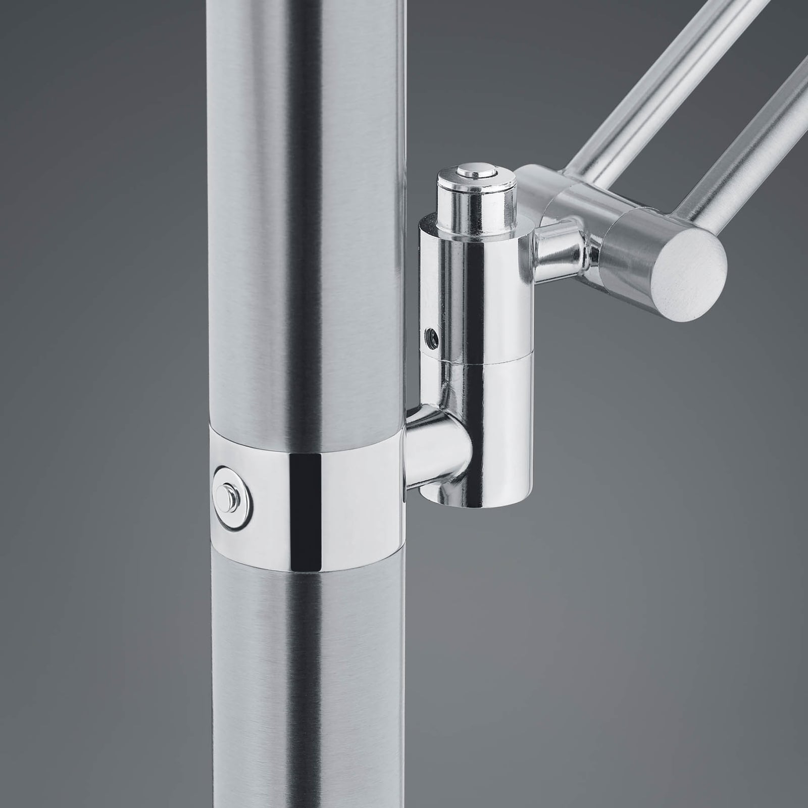 LED gulvlampe Findus dimbar nikkel matt 182 cm montert i rom