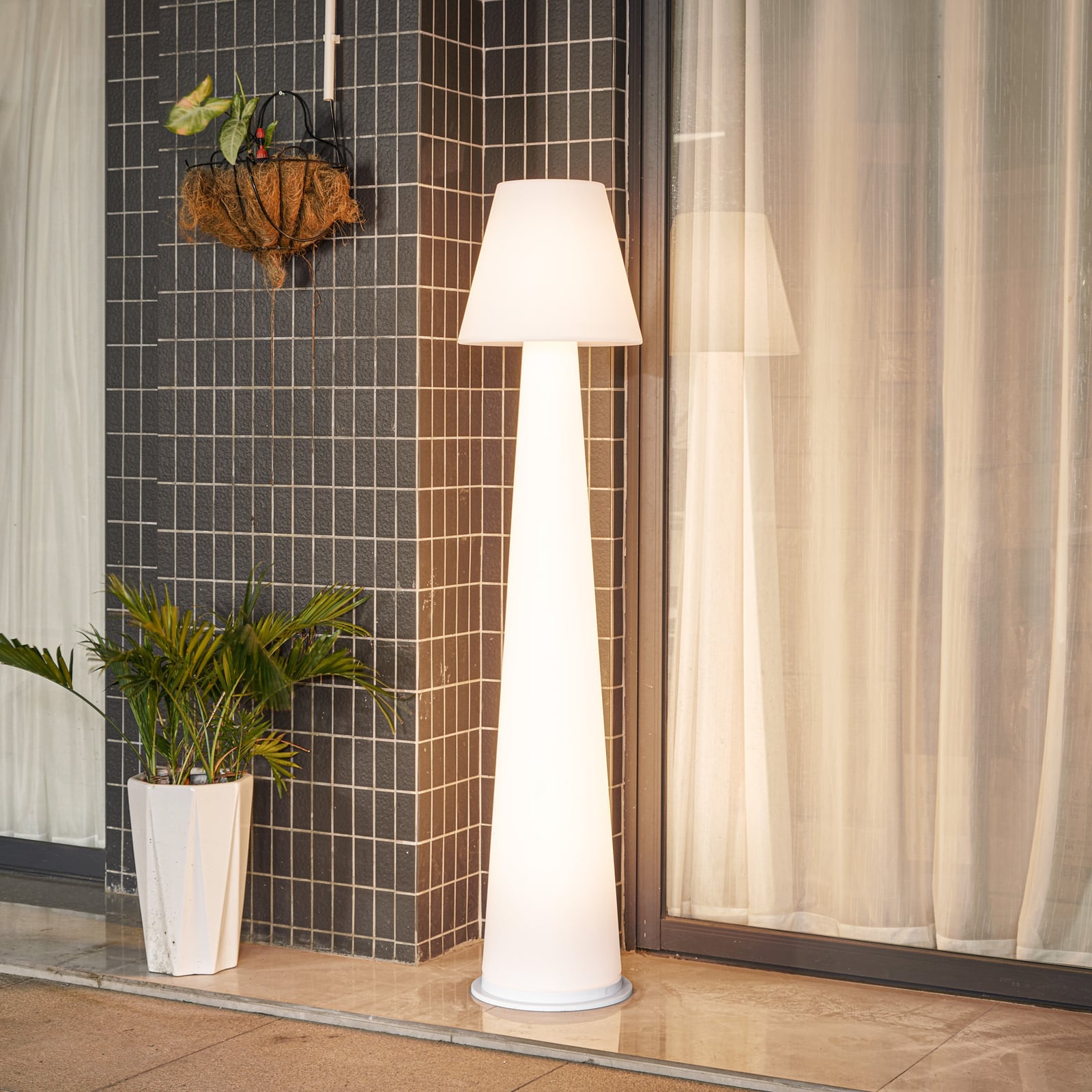 LED gulvlampe Gauri oppladbar dimbar hvit bakside