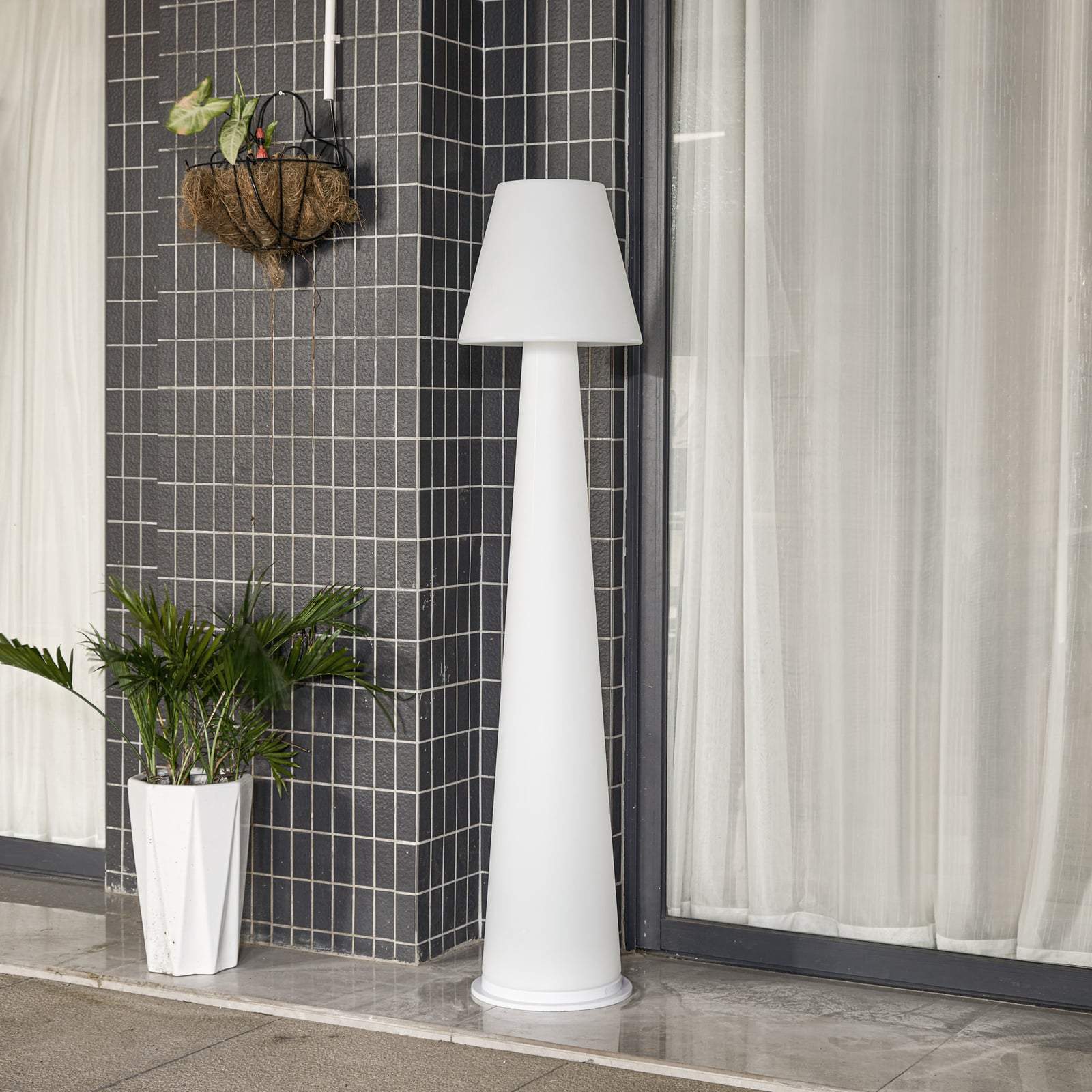 LED gulvlampe Gauri oppladbar dimbar hvit detalj av dimmer