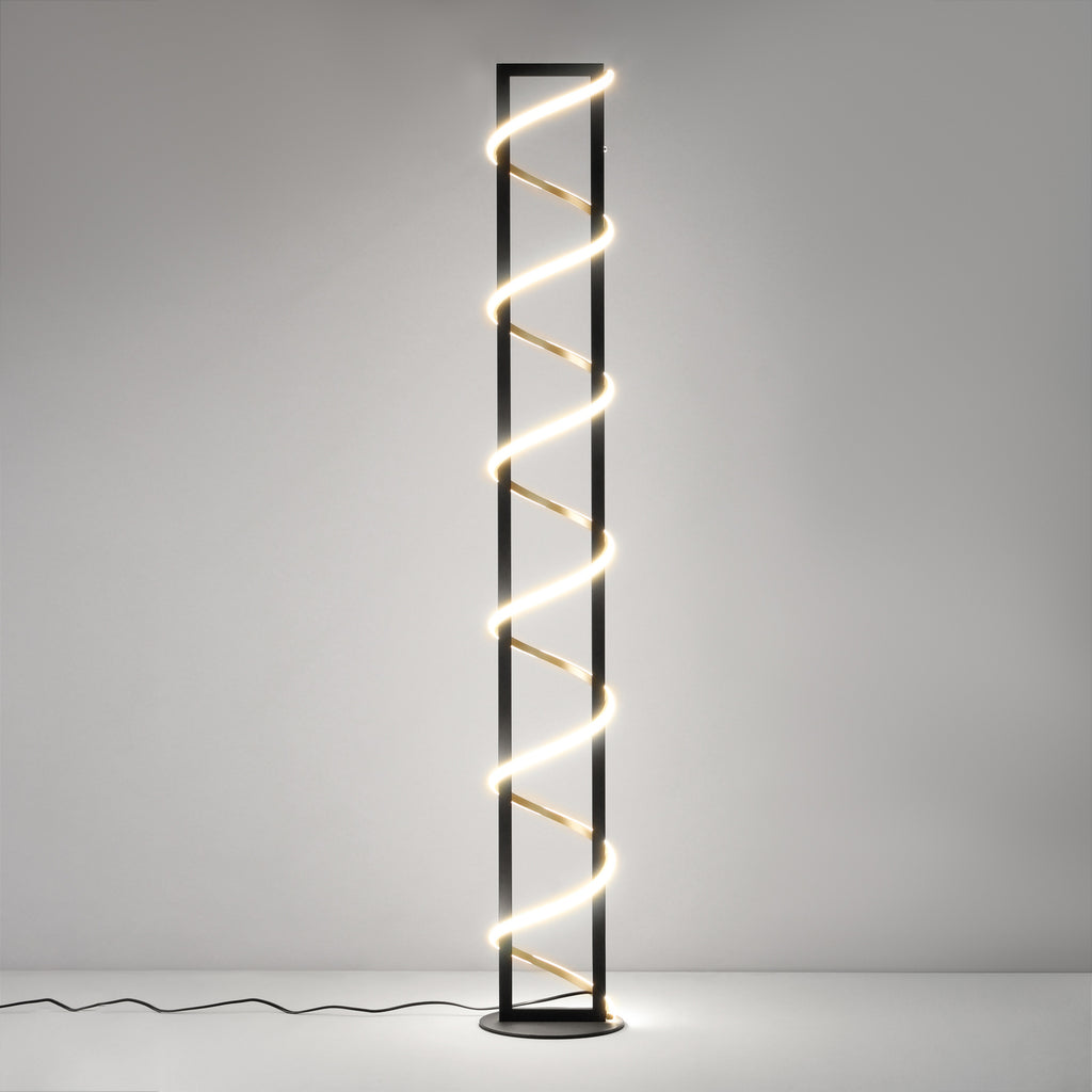 LED gulvlampe Gwen dimbar CCT svart/gull Ø22 cm montert i rom