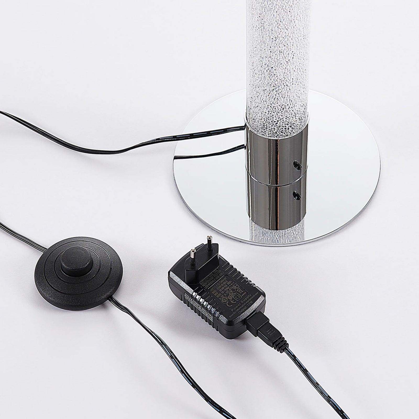 LED gulvlampe Hadis RGB dimbar med fjernkontroll 120 cm med lys i RGB farger