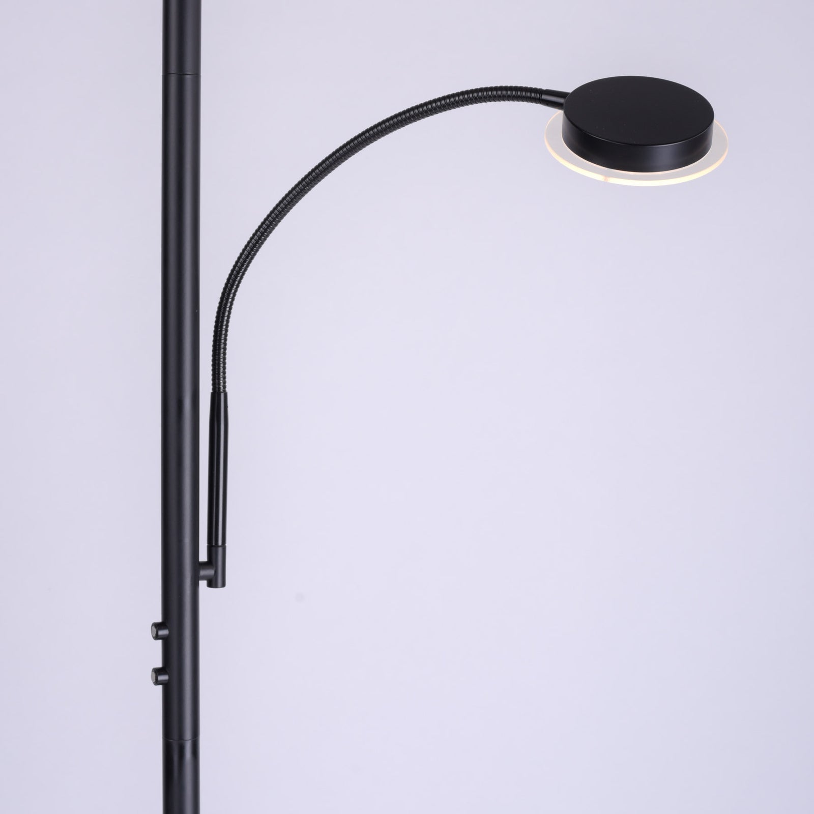 LED gulvlampe Hans med leselampe rund svart dimbar detalj av lampehode