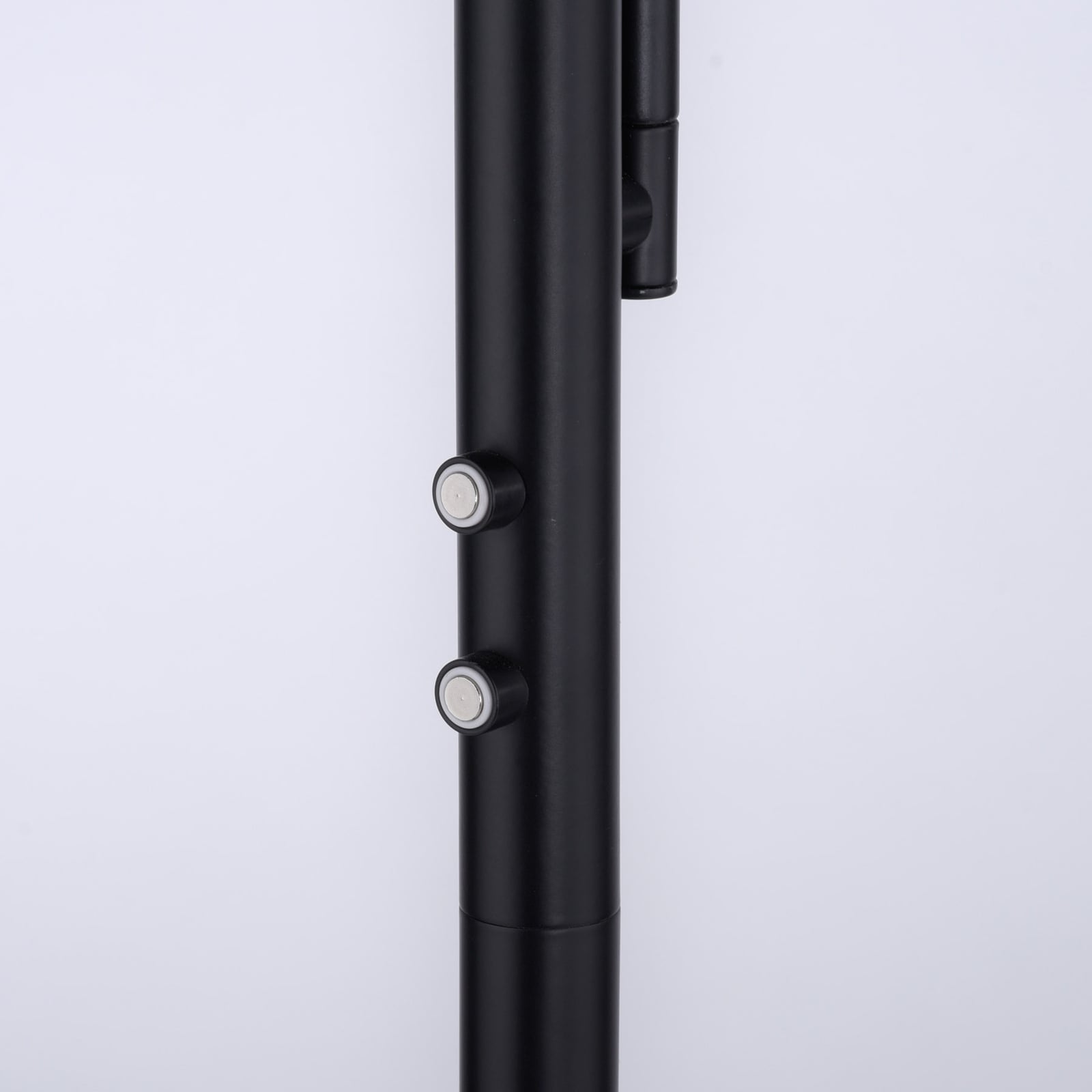 Montert LED gulvlampe Hans med leselampe kantet svart dimbar JUST LIGHT i rom