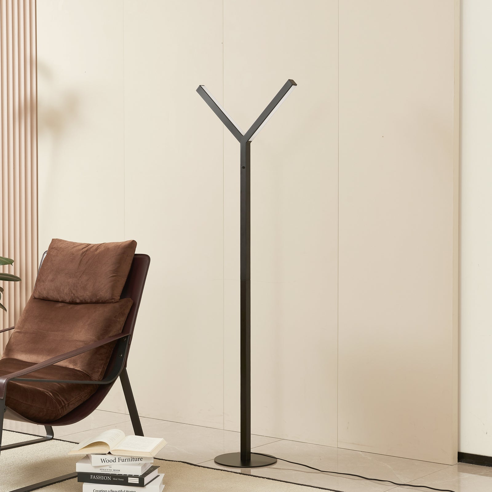 LED gulvlampe Ilian svart jern bakside