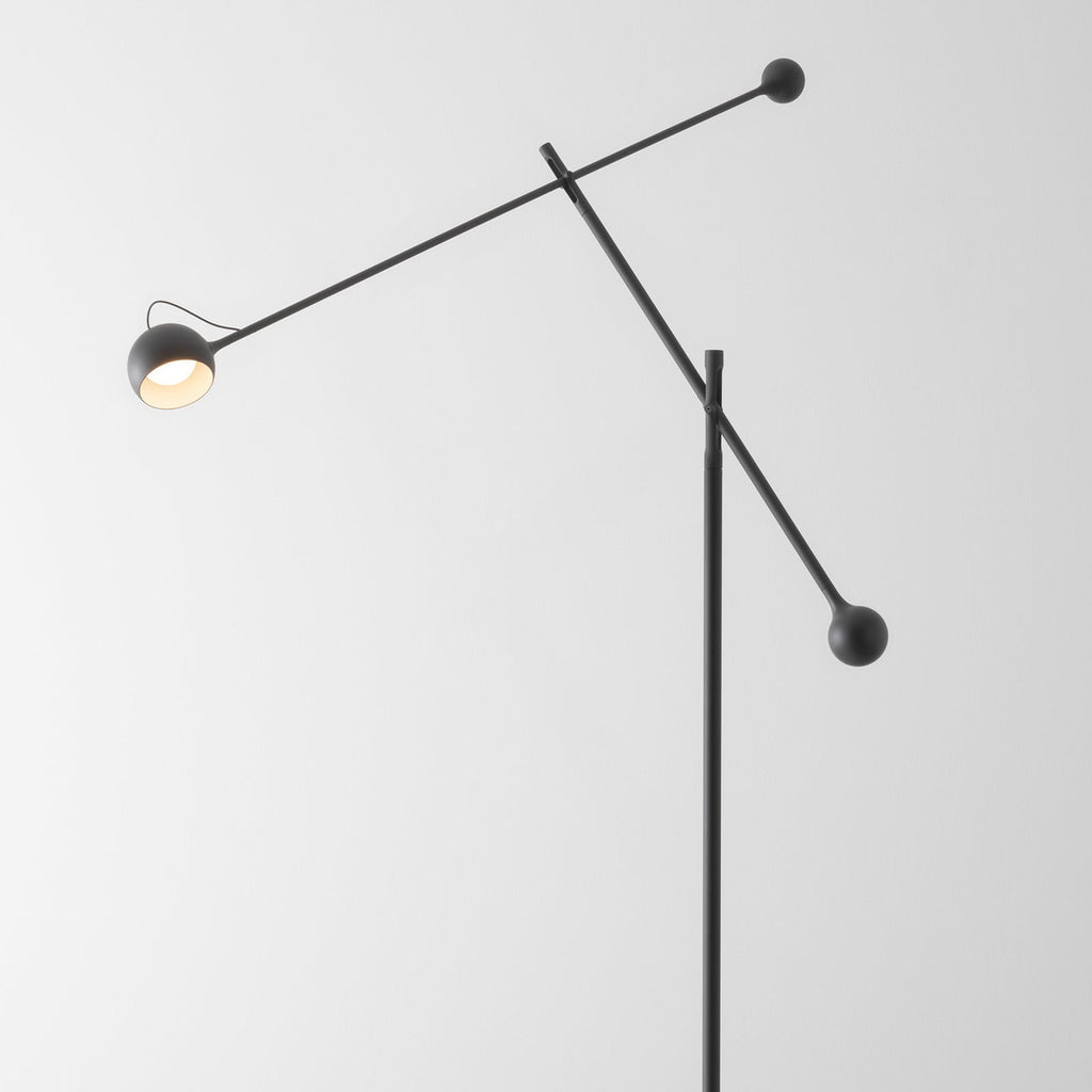 LED gulvlampe Ixa justerbar antrasitt dimbar montert i rom