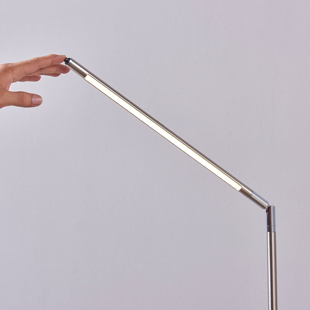 Nærbilde av LED gulvlampe Jabbo matt nikkel lampehode
