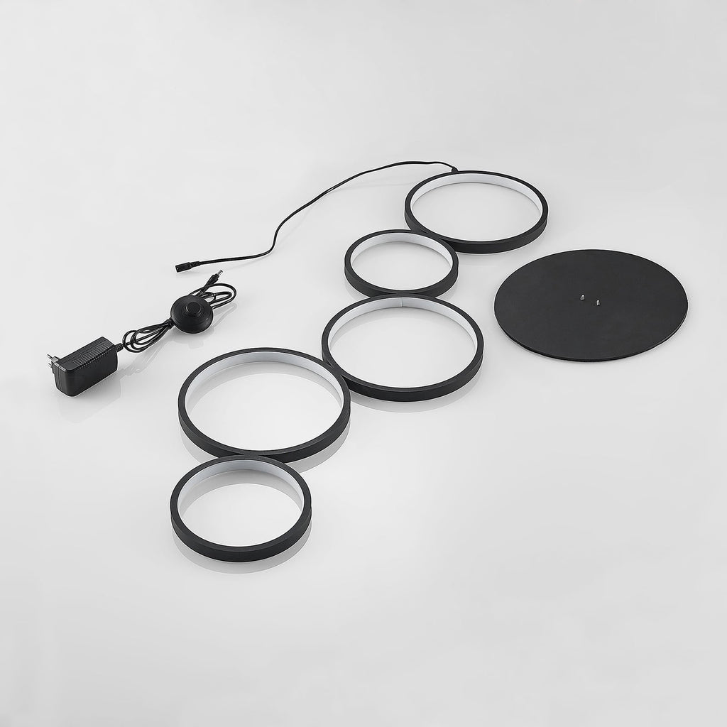 LED gulvlampe Jacek svart jern med ringer bryter på kabel