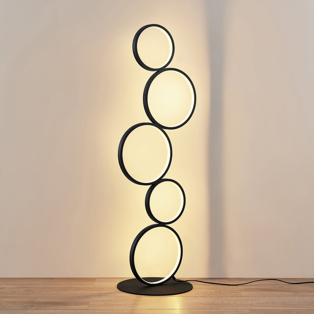 LED gulvlampe Jacek svart jern med ringer detalj