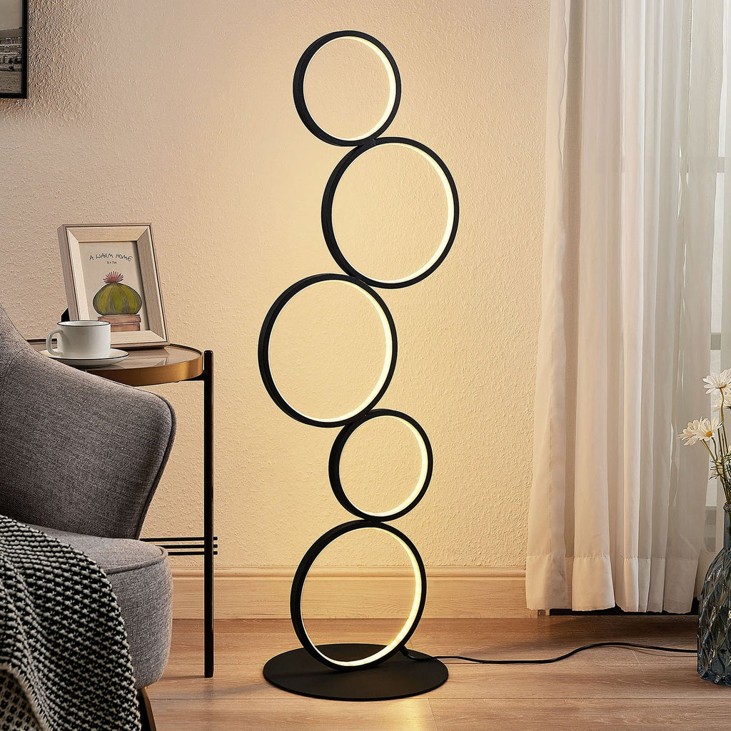 LED gulvlampe Jacek svart jern med ringer forfra