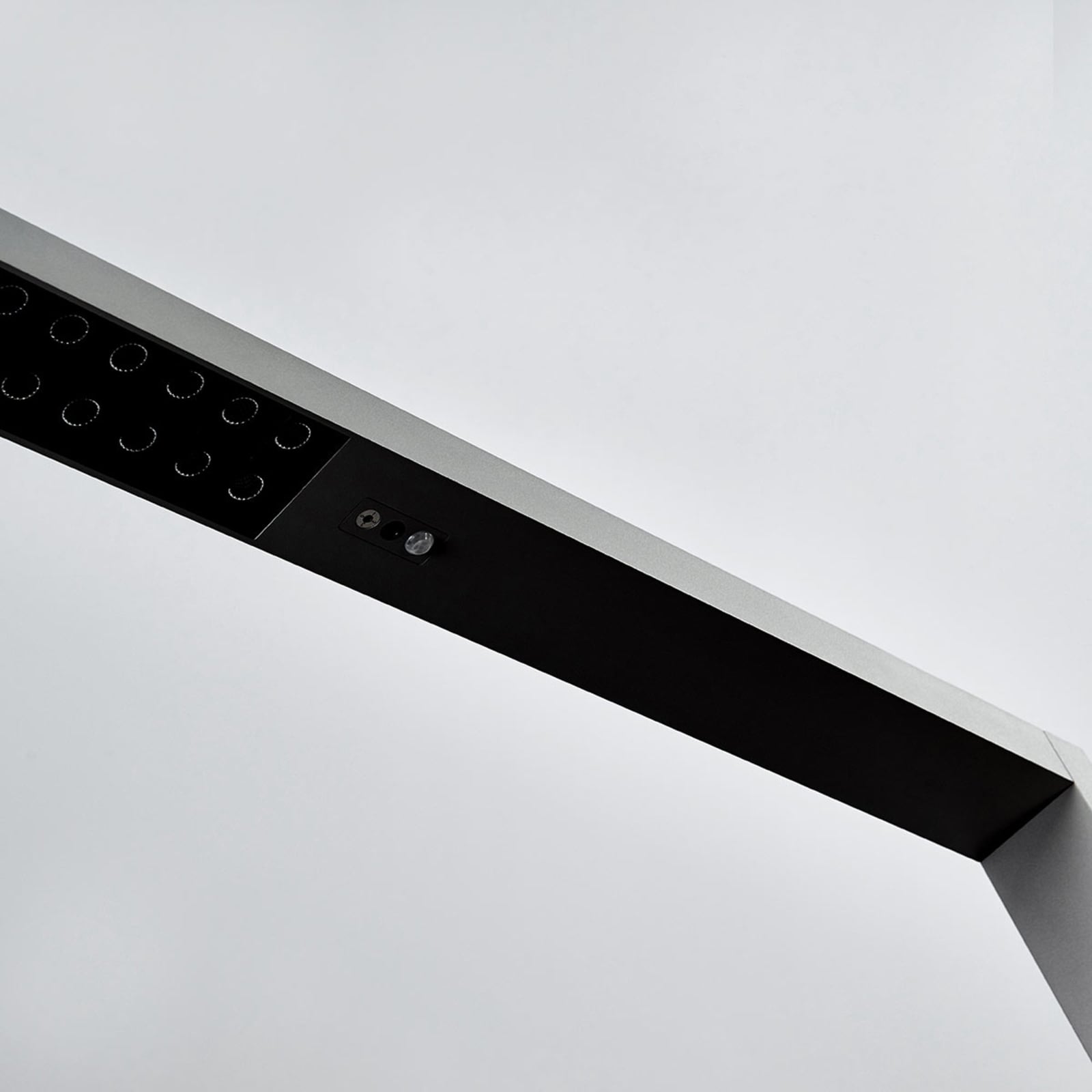 LED gulvlampe Jolinda CCT dimbar med bevegelsessensor sølv detalj av touch-dimmer