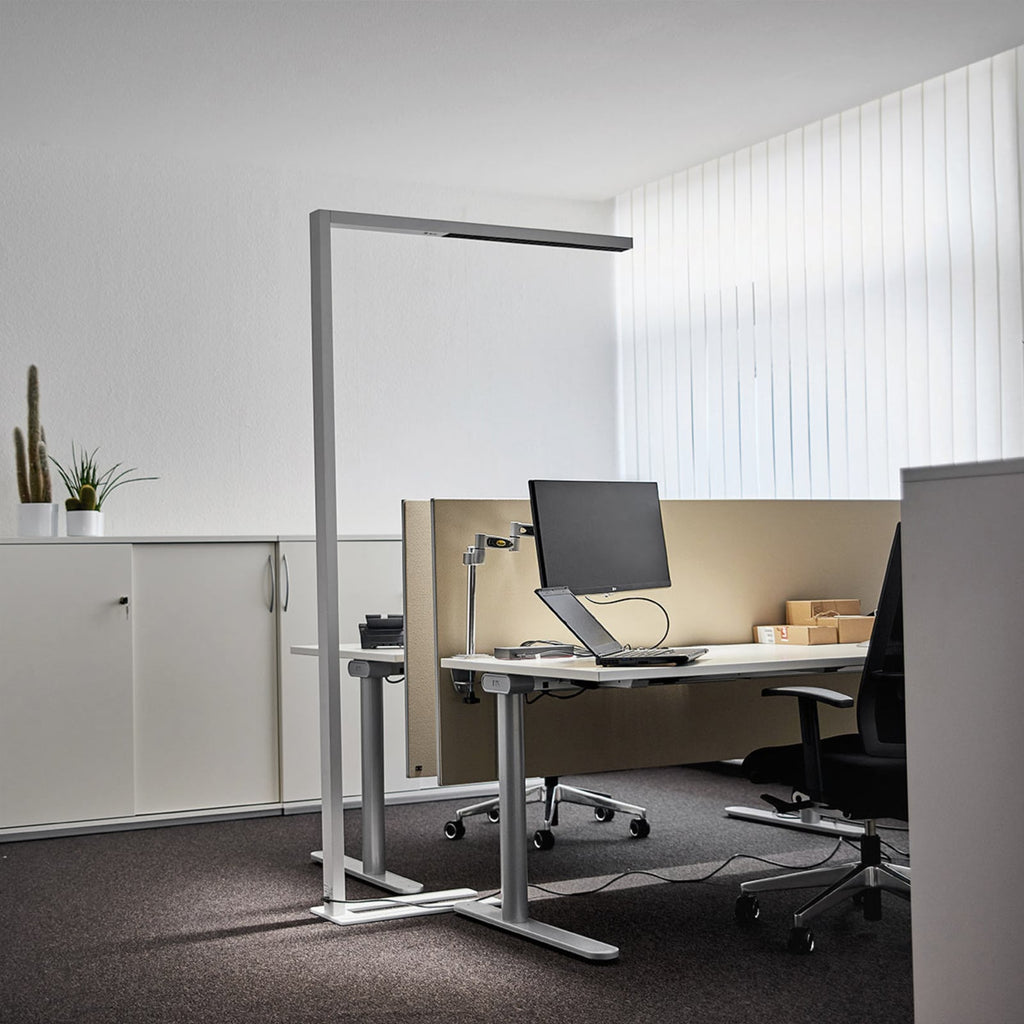 LED gulvlampe Jolinda dimbar hvit med dagslyssensor - bilde av LED-lyskilde
