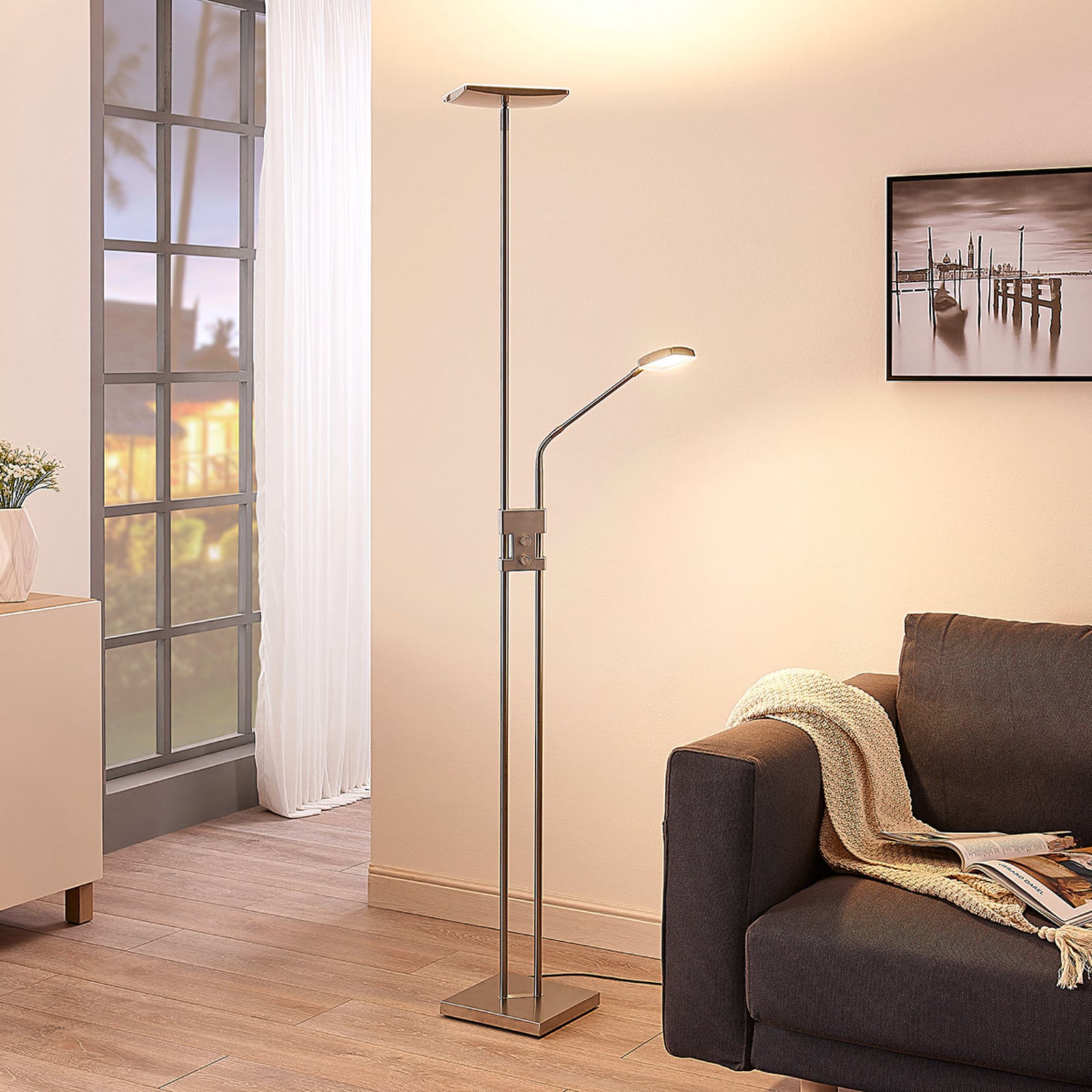 LED gulvlampe Jonne med lesearm dimbar nikkel forfra