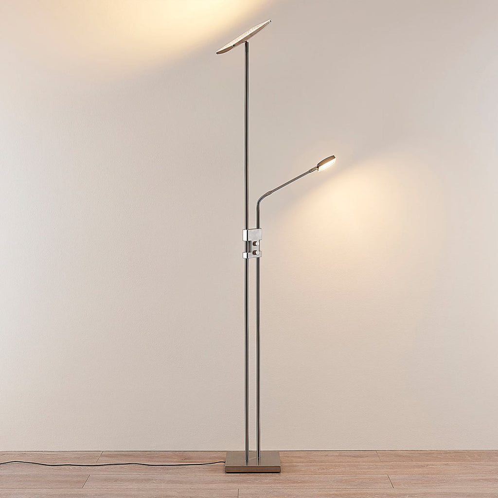 LED gulvlampe Jonne med lesearm dimbar nikkel fot detalj