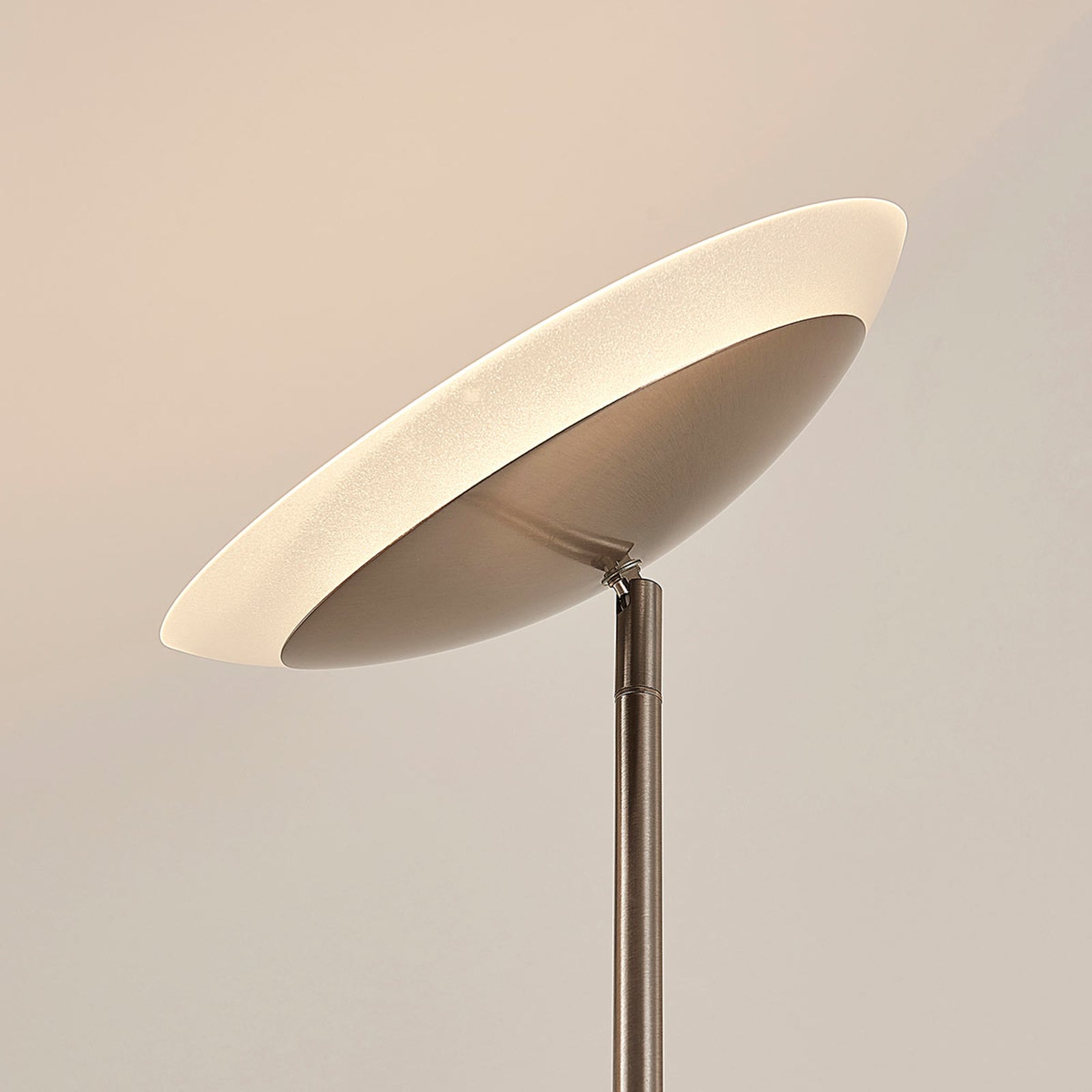 LED gulvlampe Jonne rund med lesearm dimbar nikkel 180 cm lengde og høyde visning
