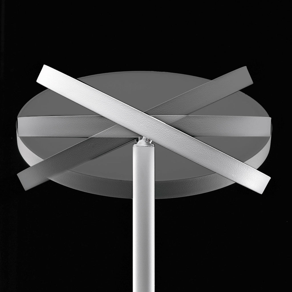 LED gulvlampe Joshua svingbar dimbar hvit 188 cm montert i rom