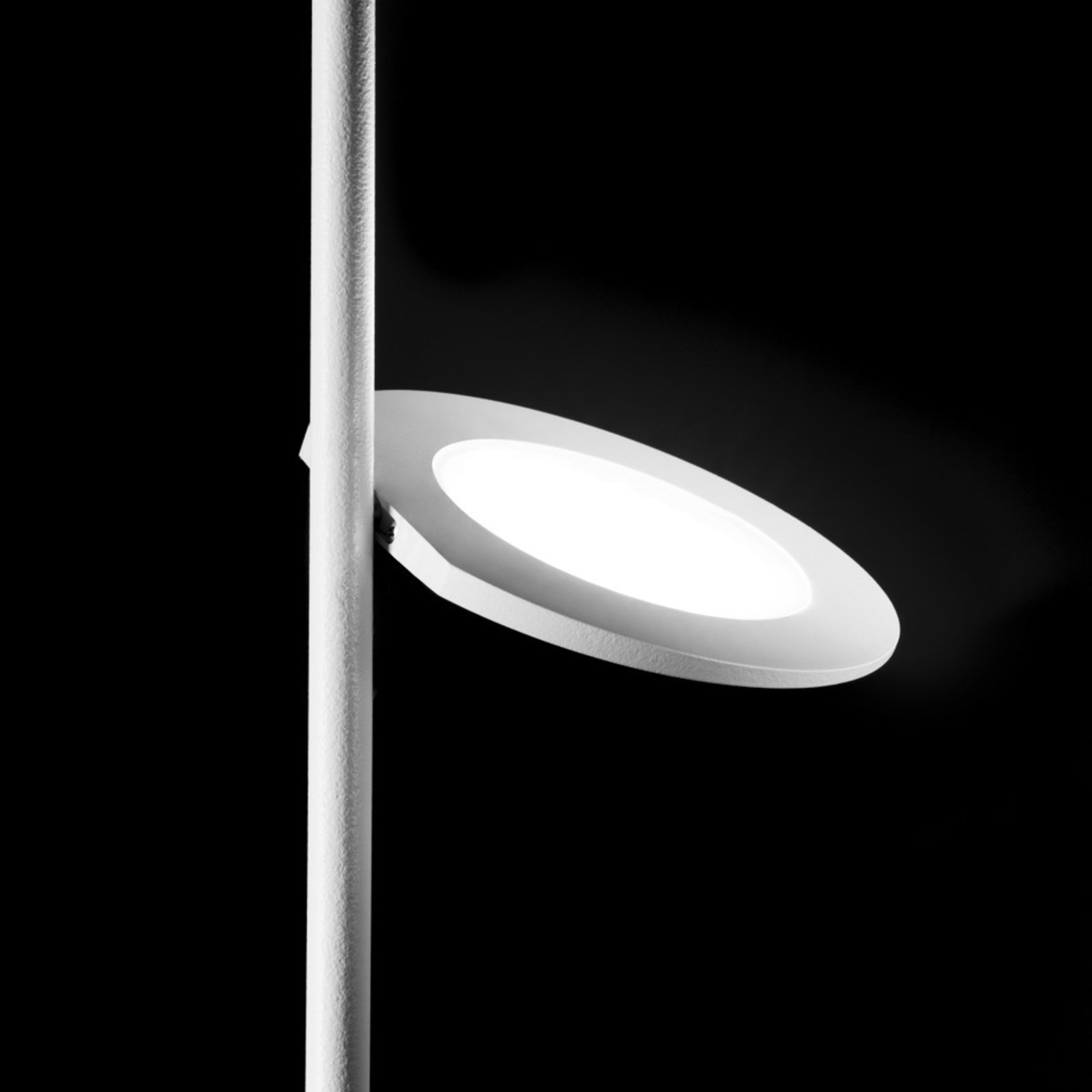 LED gulvlampe Kimia dimbar høydejusterbar svart 25W bakside