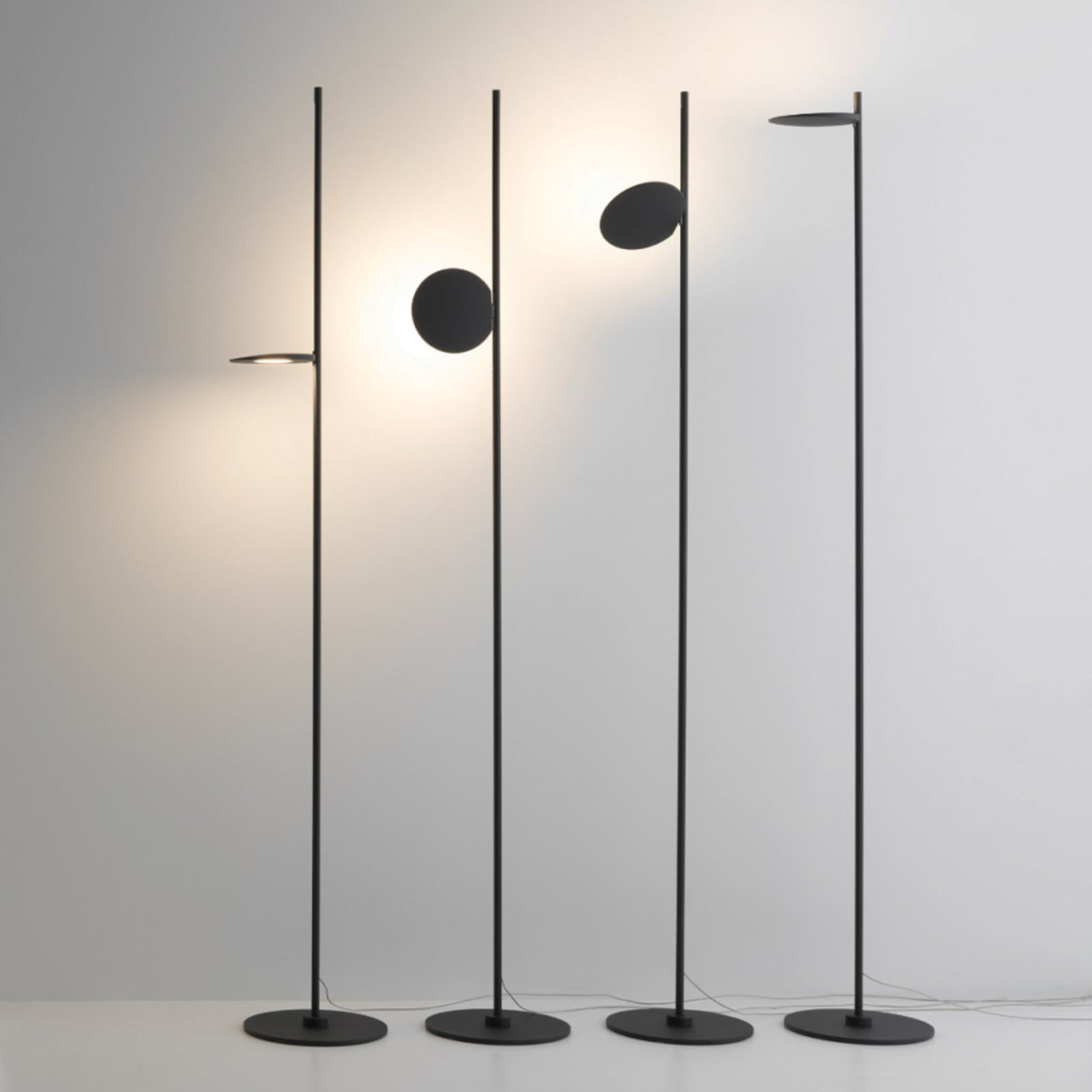 LED gulvlampe Kimia dimbar høydejusterbar svart 25W nærbilde av dimmer